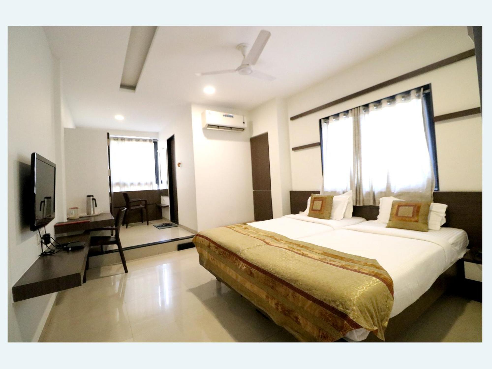 Hotel Girnar Aurangabad (Maharashtra) Exterior foto